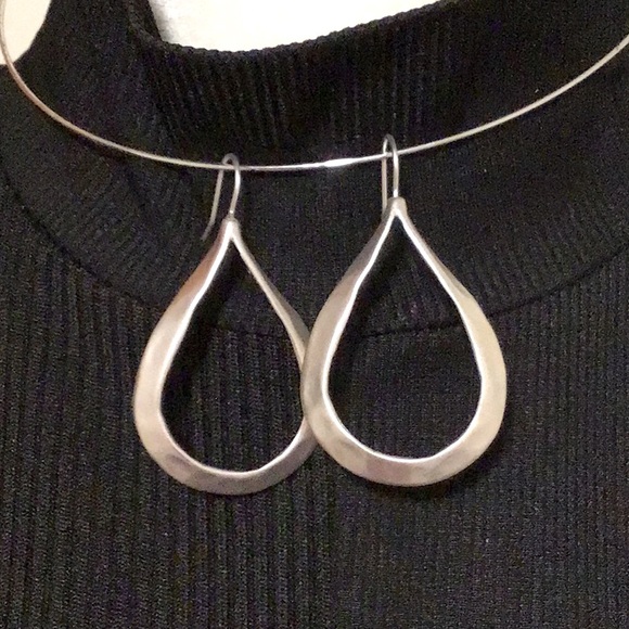 Jewelry - NWT: Fashion Hammered Teardrop Hoops